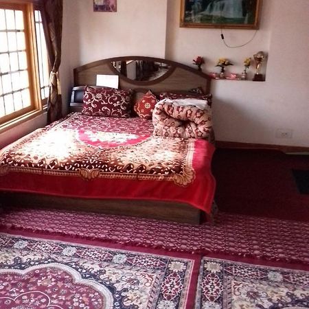 My Guest House Srinagar  Bagian luar foto