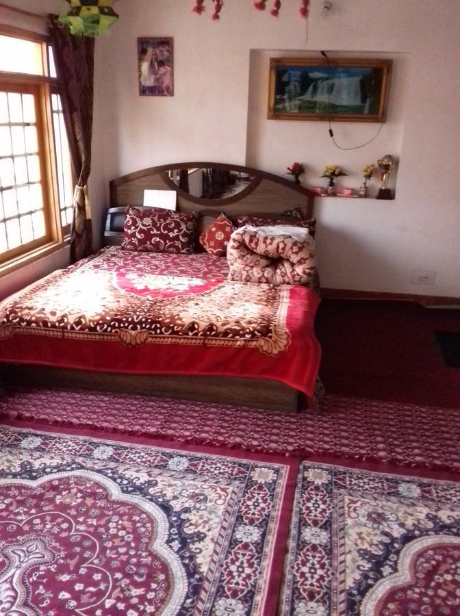 My Guest House Srinagar  Bagian luar foto